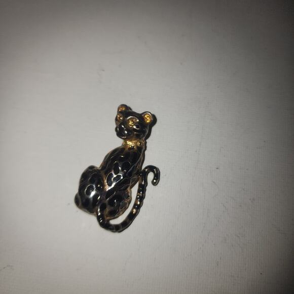 VINTAGE ENAMELED GOLDTONE BLACK LEOPARD BROOCH PIN - Picture 1 of 2